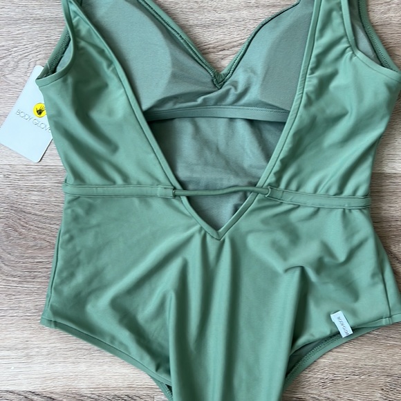 Body glove Pam one piece, new with tags - Picture 14 of 17